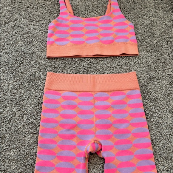 Fabletics Retro Geo Workout Set - Picture 4 of 5